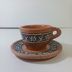 taza y plato base de arcilla.
